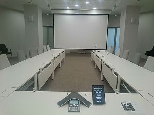  (Овальная переговорная Сколково в ДО Полет)